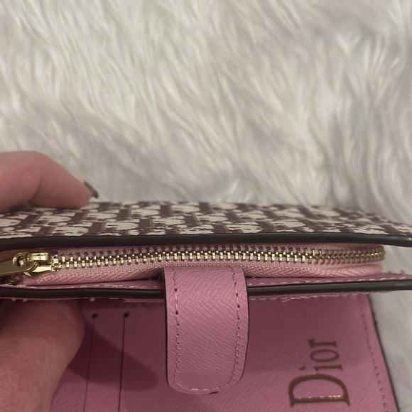 Pink and White Classic D DESIGN Designer Women's Wallet - Picture 3 of 3